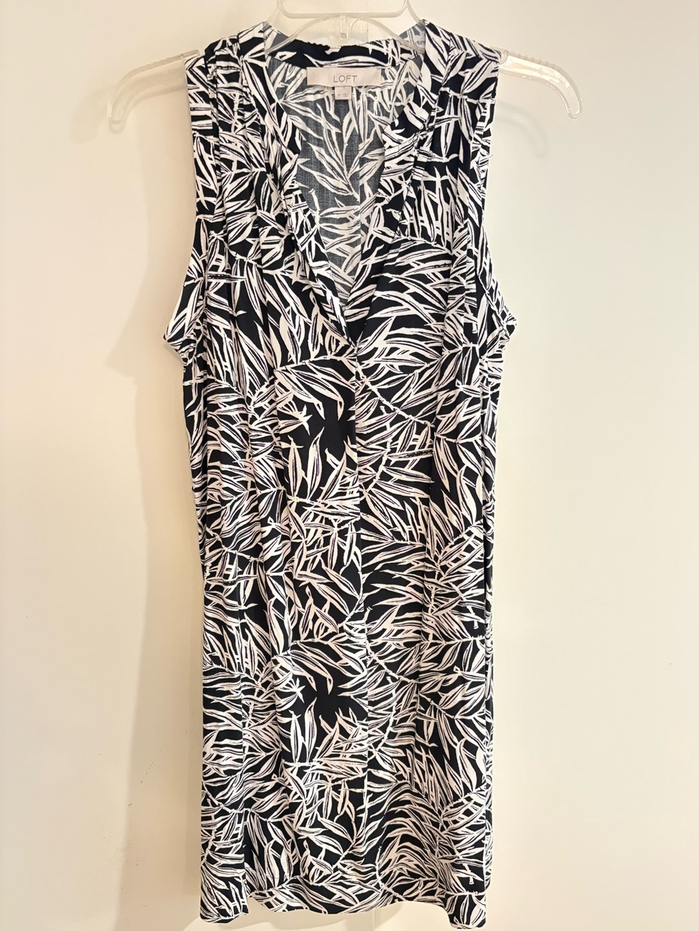 LOFT Black White Leaf Print Sleeveless Dress Sheath Size MEDIUM Summer Cover Up